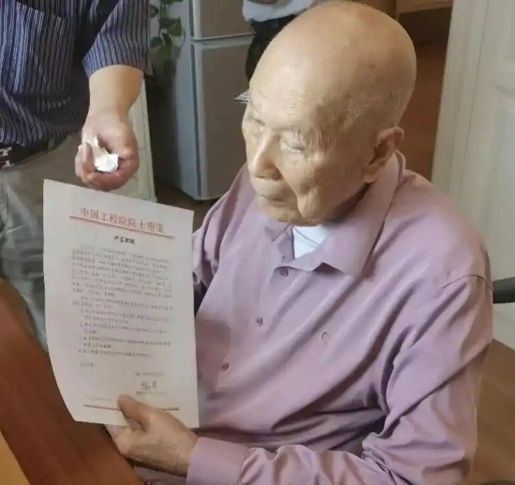 解剖学泰斗钟世镇院士百岁寿辰遭冒名蹭合影，闹剧缘何上演？