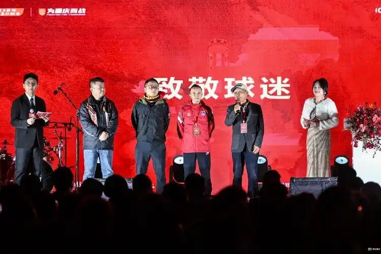 重庆铜梁龙“中超·重庆回来了”冲超庆典圆满举行_重庆铜梁龙足球俱乐部中超重庆回来了庆典_重庆铜梁龙足球俱乐部两江游轮庆典活动