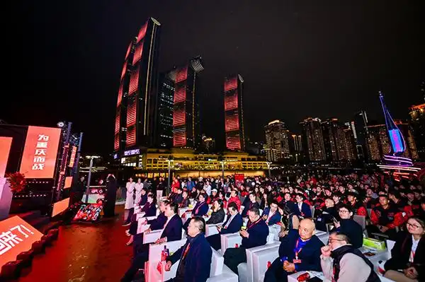 长安启源赞助重庆足球_重庆铜梁龙“中超·重庆回来了”冲超庆典圆满举行_重庆铜梁龙足球俱乐部冲超庆祝活动