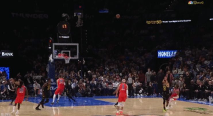 NBA雷霆勇士比赛结果_库里首次恶意犯规_库里复出战惨遭雷霆围捕 生涯首次恶犯打急眼了?