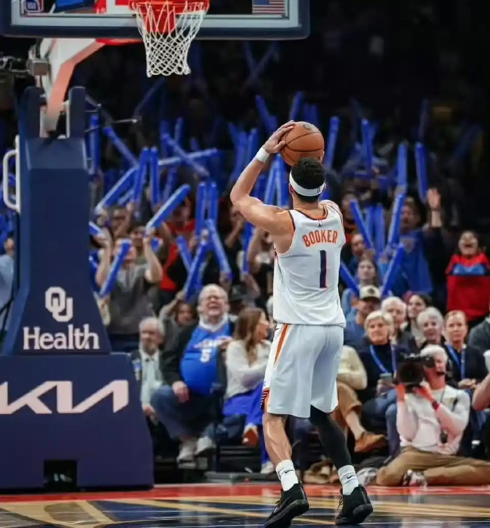 NBA雷霆队常规赛战绩分析_亚历山大28+8 雷霆49分大胜太阳进nba杯西决_NBA雷霆对太阳比赛结果