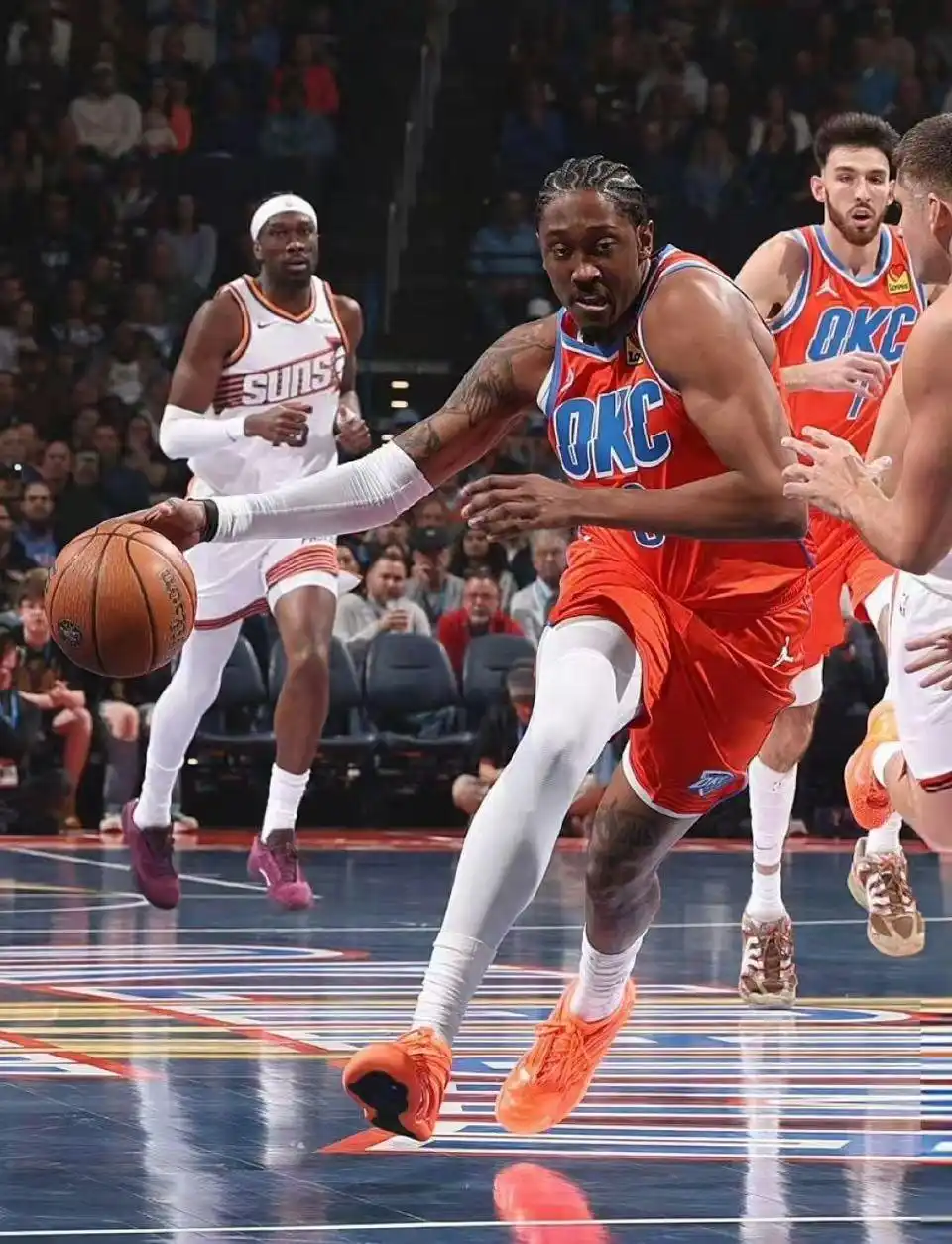 NBA雷霆队常规赛战绩分析_亚历山大28+8 雷霆49分大胜太阳进nba杯西决_NBA雷霆对太阳比赛结果