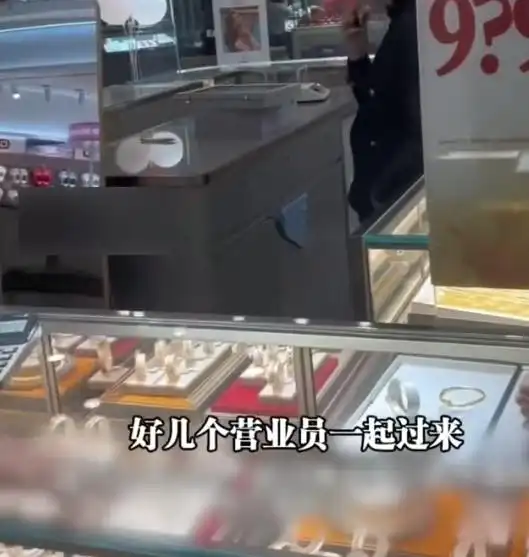 试戴金镯10秒被索赔1000_试戴黄金手镯变形赔偿纠纷_金店试戴变形要求赔偿法律分析