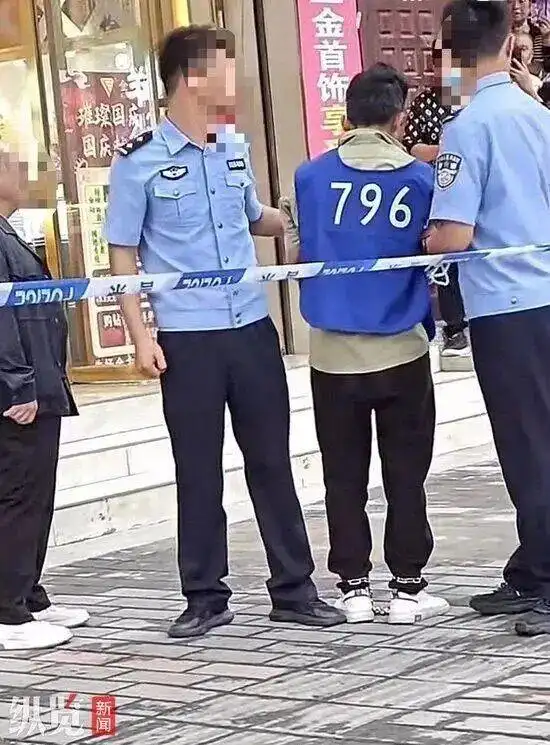 10月13日贵州黔南州珠宝店黄金被盗，盗贼今日指认现场