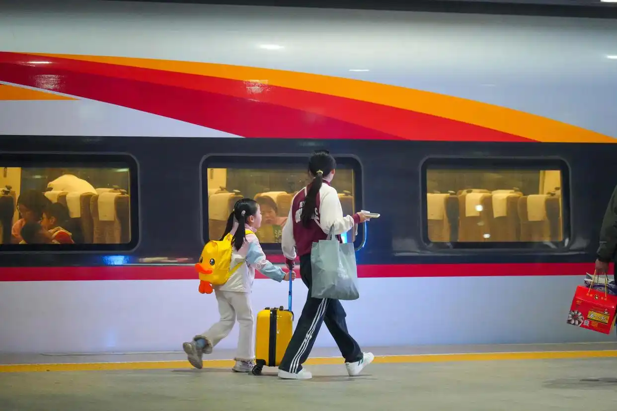 成都亲子游研学活动_多地放秋假 景区“长满”小朋友_成都中小学秋假九寨沟旅游