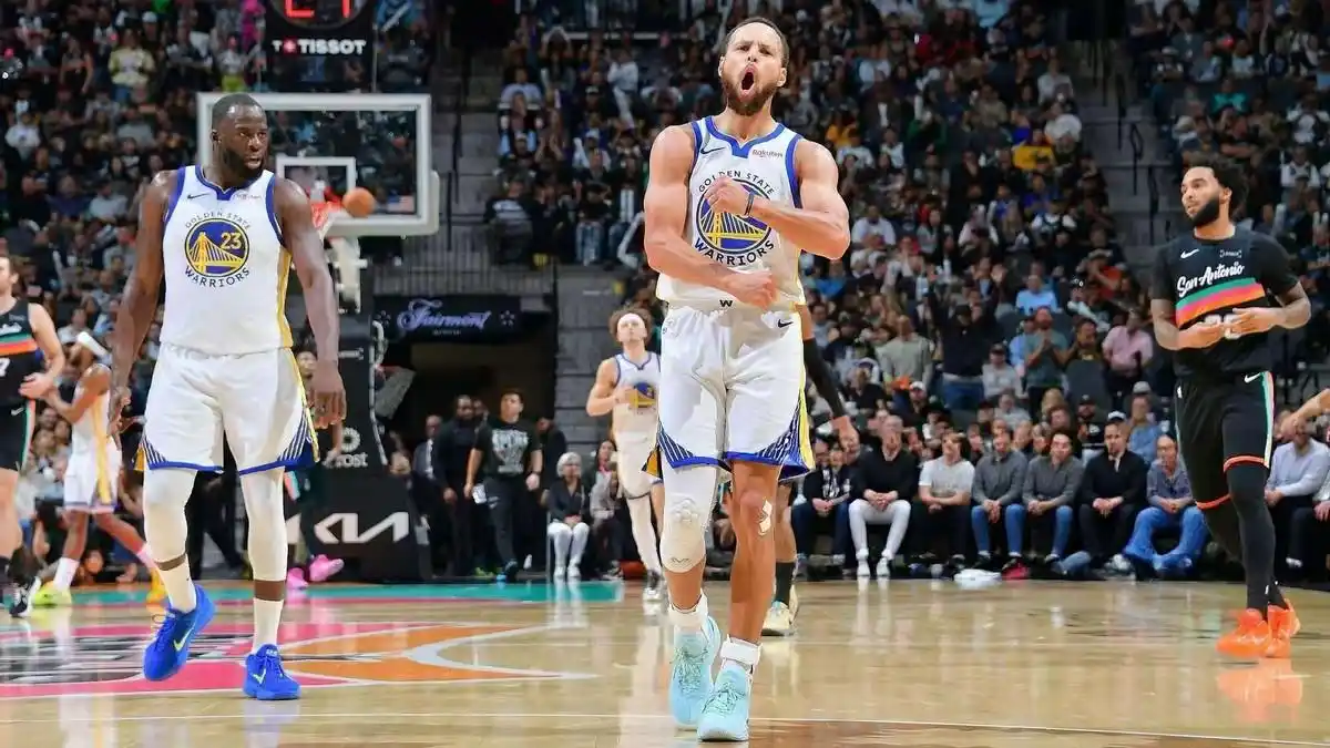 库里46分爆砍历史第43次单节20+_勇士队背靠背逆转马刺_勇三疯！库里46分单节击垮马刺 两数据紧追乔帮主