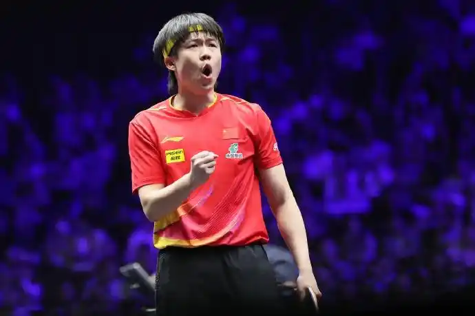 王楚钦拉丢球后自我批评_全运会乒乓球男单半决赛 樊振东王楚钦 比赛分析