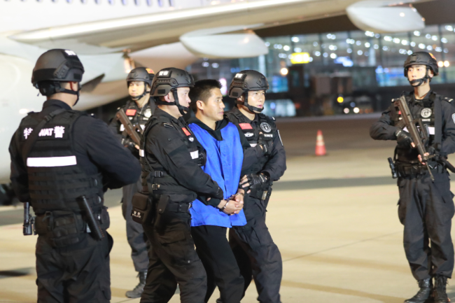 揭秘缅北最赚钱家族园区真相：双面人生的罪恶帝国