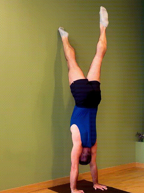 几分钟倒立年轻10岁_经常倒立有什么好处_倒立提升记忆力专注力