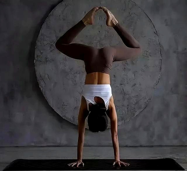 几分钟倒立年轻10岁_倒立提升记忆力专注力_经常倒立有什么好处