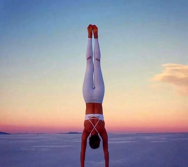 经常倒立有什么好处_倒立提升记忆力专注力_几分钟倒立年轻10岁
