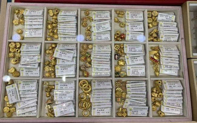 每月一颗小金饰！00 后另类攒金兴起，轻量攒金成新趋势？