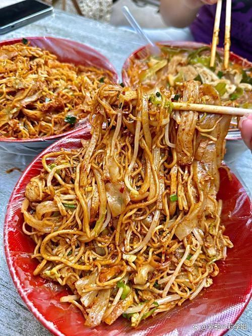 郑州爆火炒八掺小店老板体力透支，流量背后引发哪些思考？
