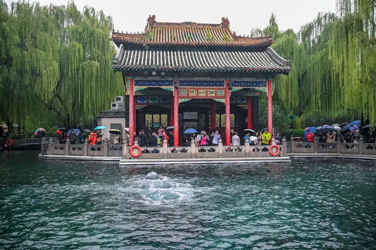 秋泉正盛！探秘济南泉水千年不息的奥秘与自然密码