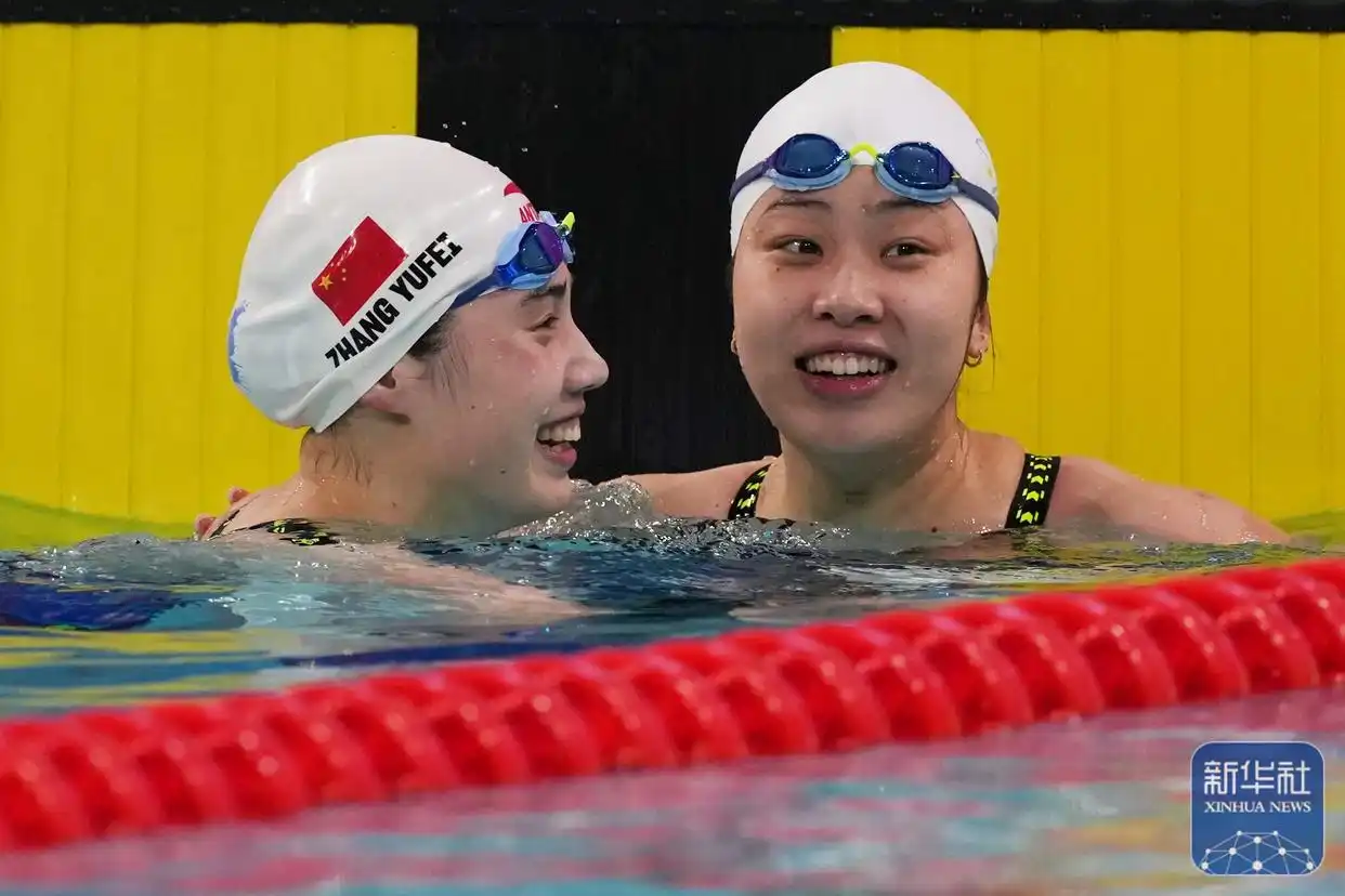 组图：张雨霏50米蝶泳夺金 颁奖典礼再现哪吒造型_全国运动会游泳女子50米蝶泳决赛 张雨霏 吴卿风 余依婷