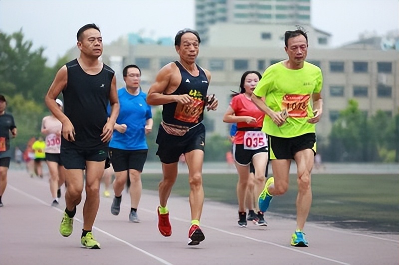 早上跑步空腹可以吗_晨跑呼吸系统功能提升_晨跑心血管系统压力变化