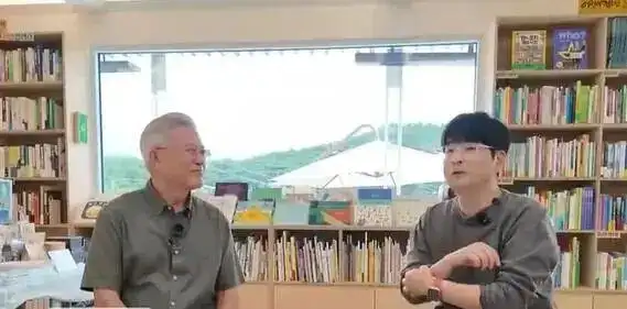 韩国前总统文在寅 油管 平山书房_72岁韩国前总统文在寅转型带货博主