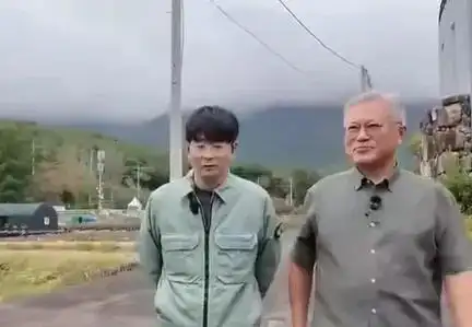 韩国前总统文在寅 油管 平山书房_72岁韩国前总统文在寅转型带货博主