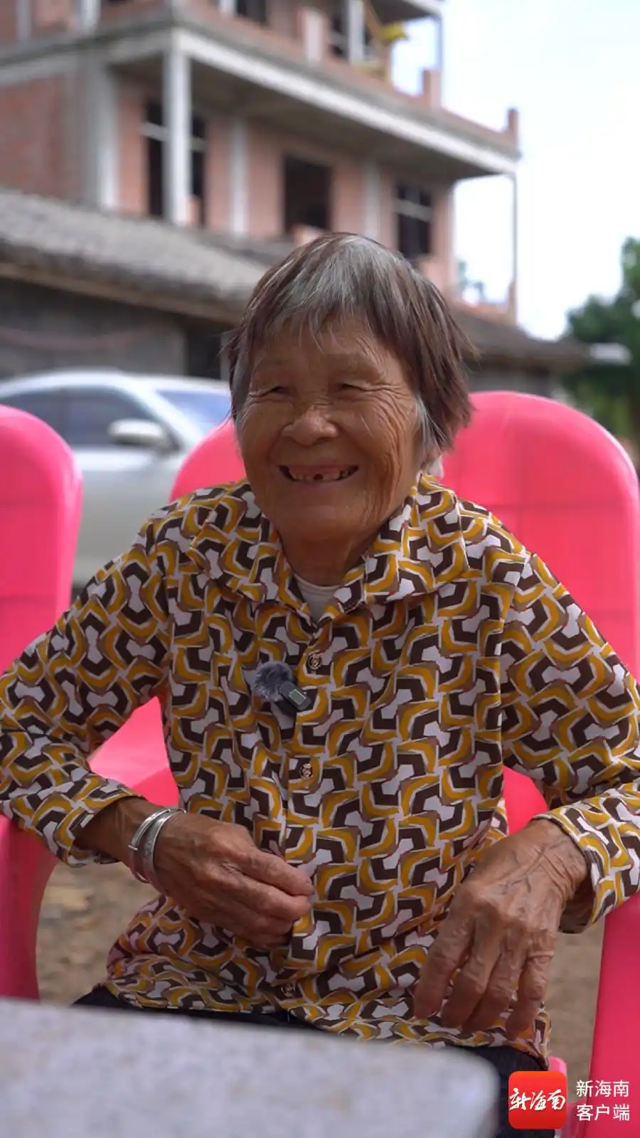 7个孙子身披戎装为奶奶祝寿_冯大地家庭多人参军故事_海南孙辈身披戎装为奶奶祝寿