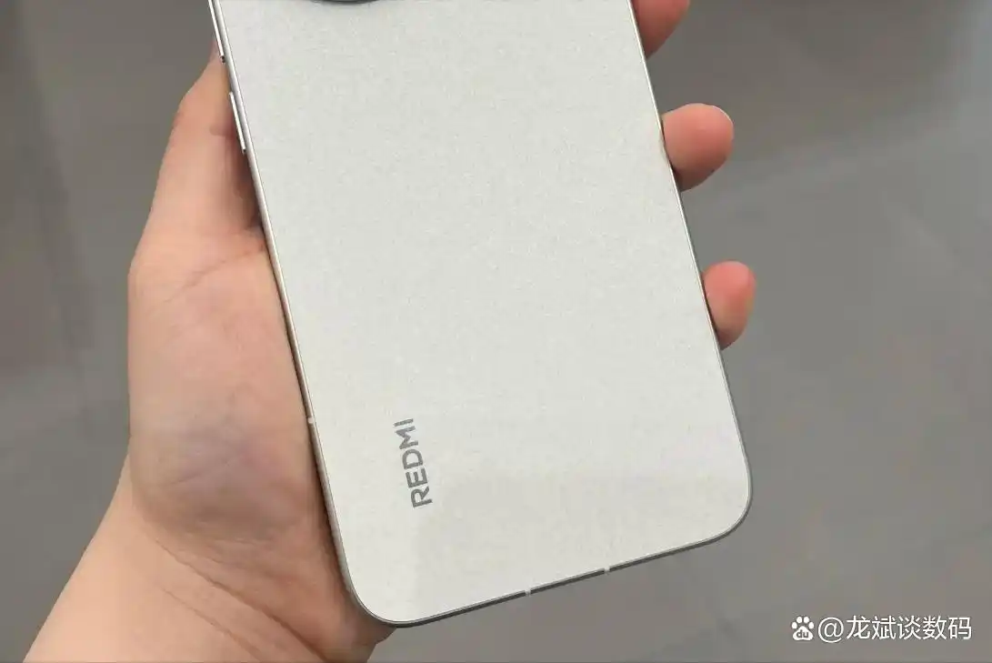 天玑9400+旗舰跌至1835元,144HZ直屏+7410mAh+龙晶玻璃+100W,红米太猛了