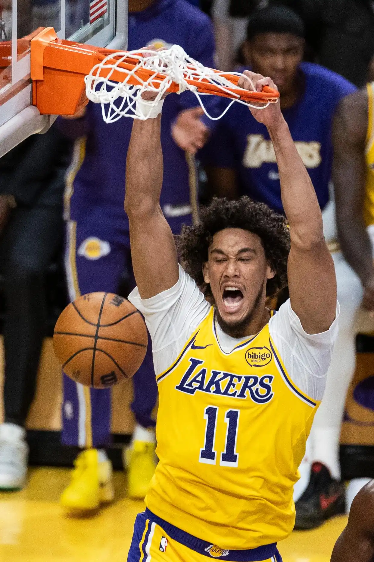 (体育)篮球——NBA常规赛:勇士胜湖人