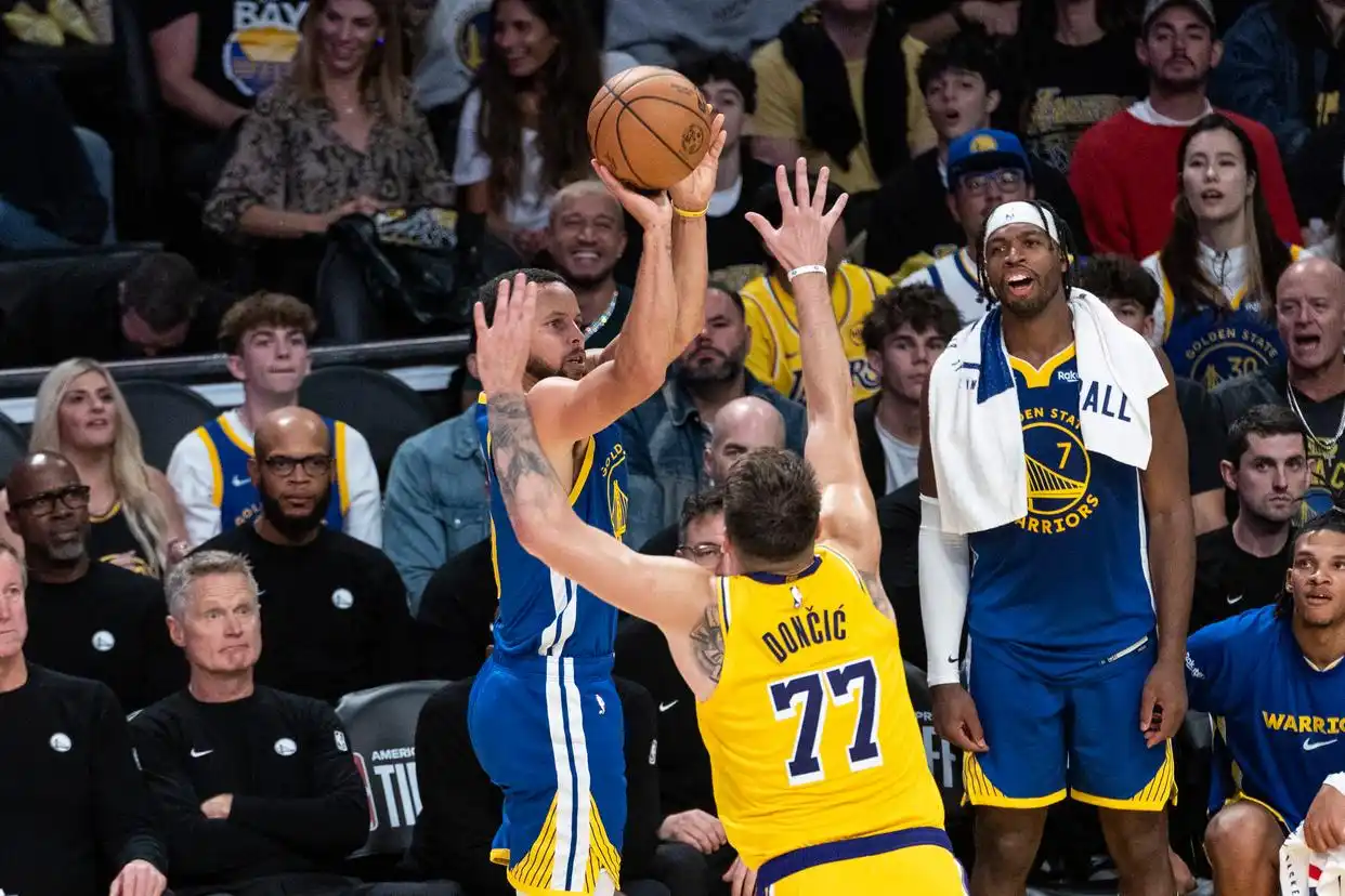 (体育)篮球——NBA常规赛:勇士胜湖人