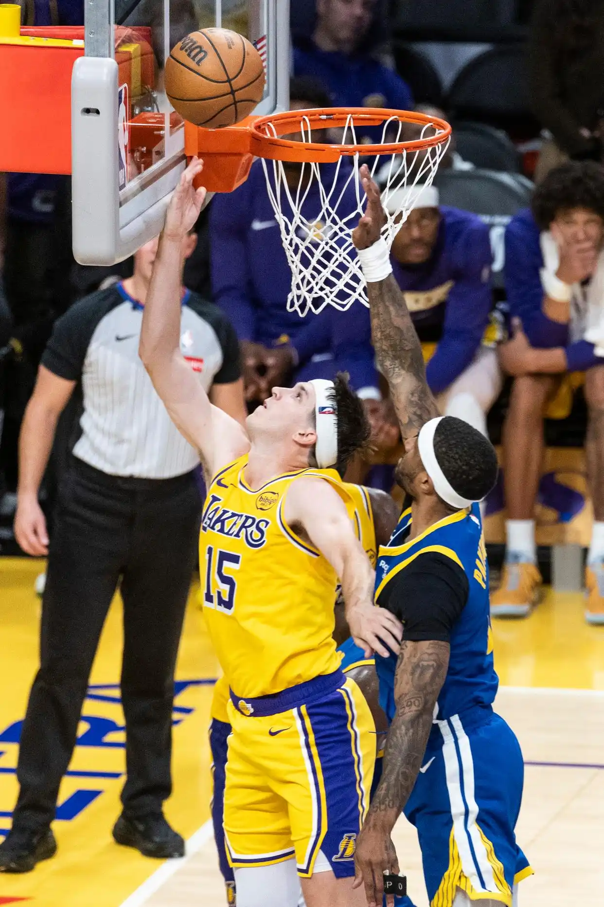(体育)篮球——NBA常规赛:勇士胜湖人