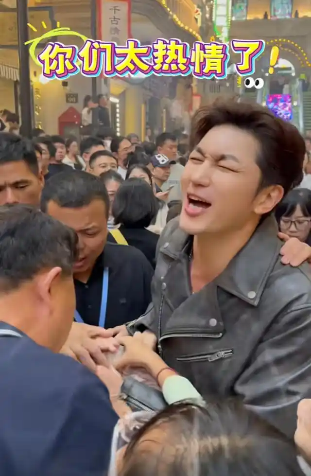 35岁男演员在杭州景区打工,网友:没毛病!