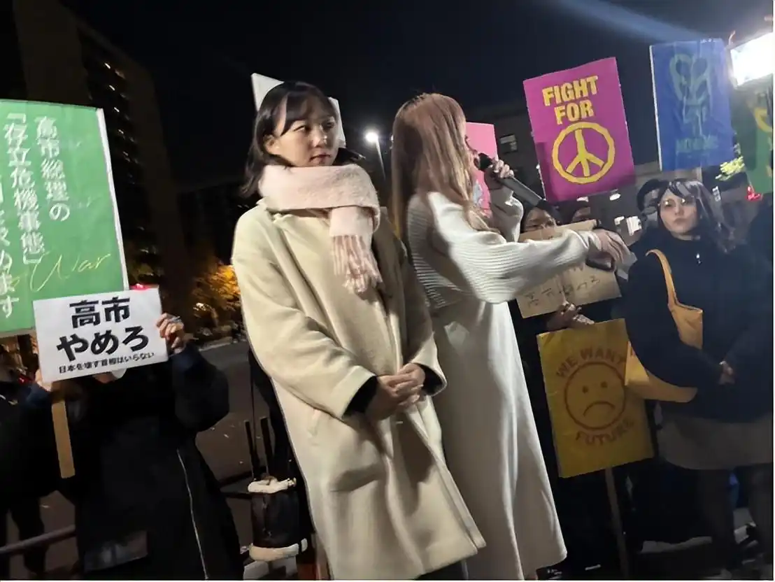 日本首相高市早苗撤回存亡危机事态言论 抗议活动要求 日本民众反对高市早苗煽动战争_日本民众抗议：不要让日本陷入危险