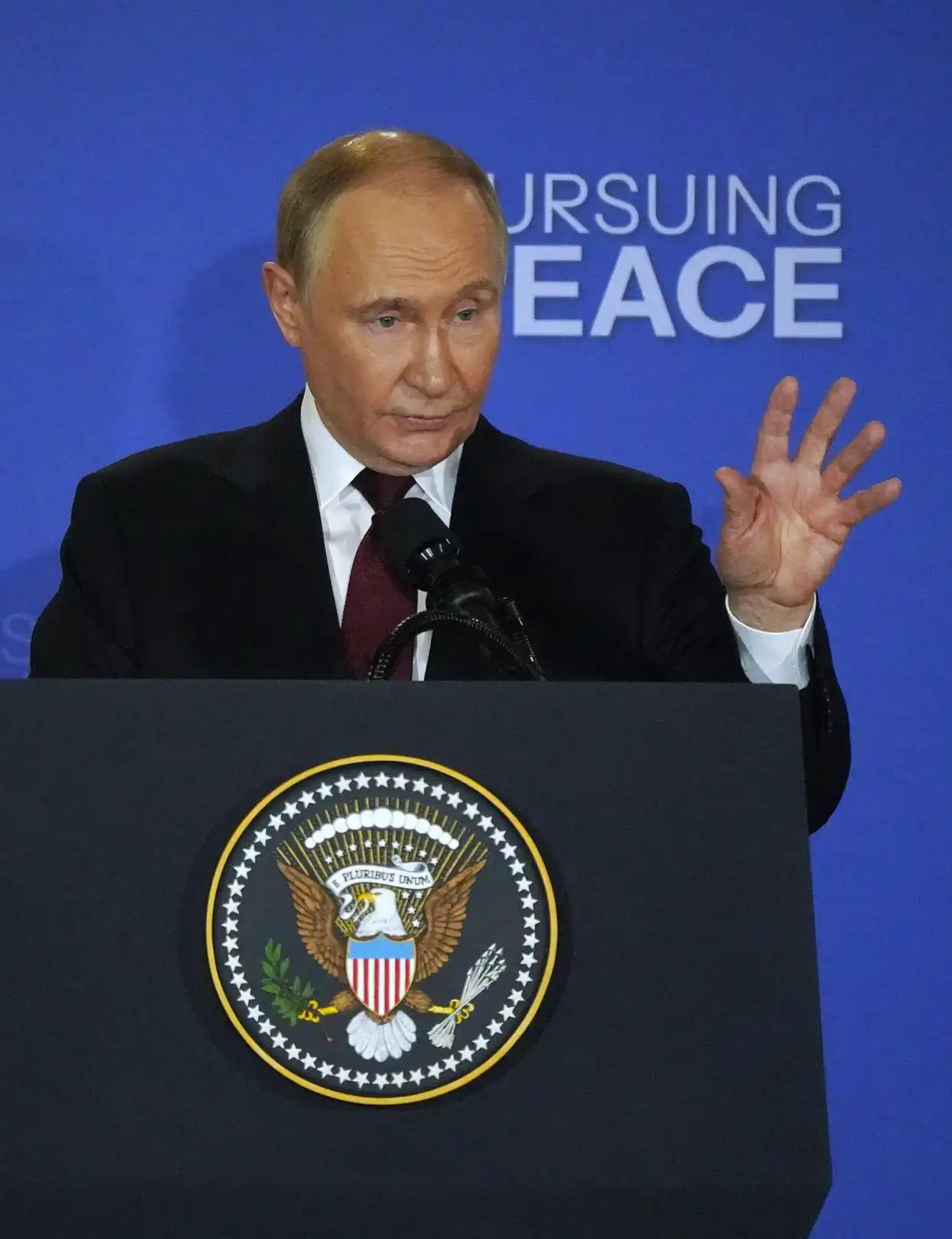 泽连斯基：要么失去尊严要么失去美国_美国总统特朗普乌克兰28点新计划 泽连斯基面临艰难选择 俄罗斯普京和平解决方案