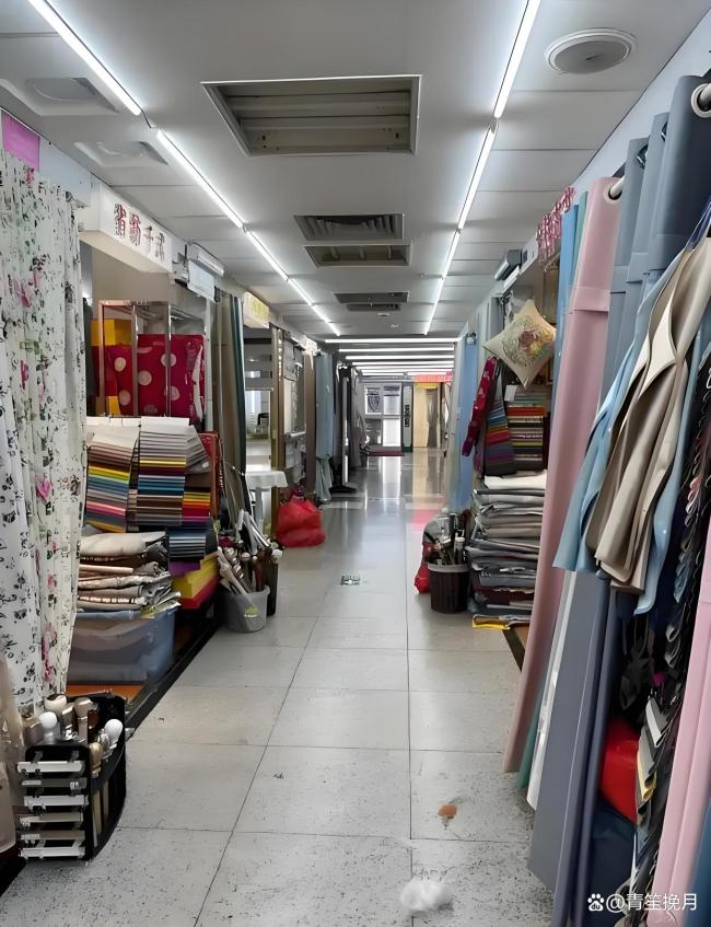 年轻人淘布料做衣服 价格便宜一半 个性化定制风潮兴起 年轻人淘布料做衣服 价格便宜一半 个性化定制风潮兴起