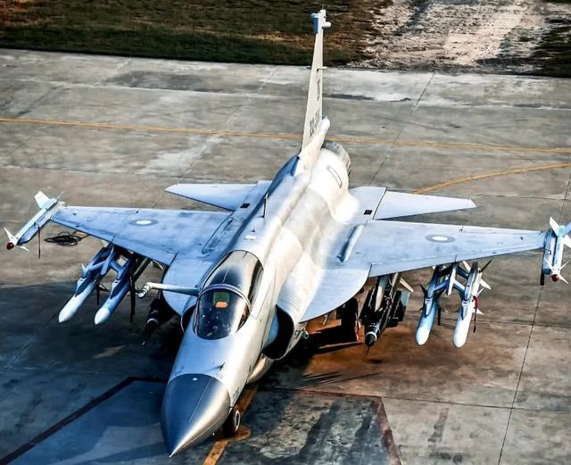 大V:印度光辉战机先天设计埋大雷 漏水成笑柄