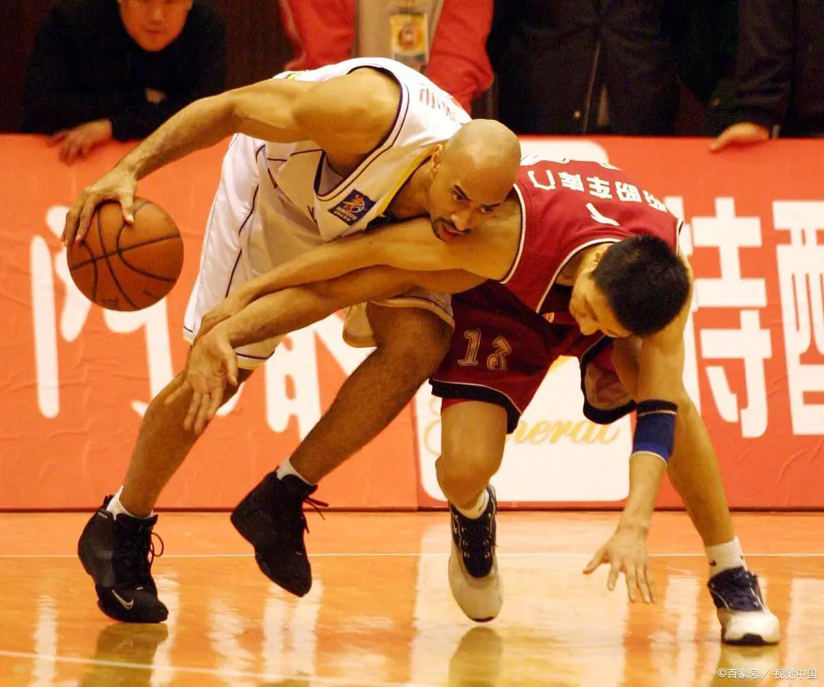 联盟承认判罚标准模糊_恶意犯规违体犯规技术犯规_CBA裁判报告公开处理违体犯规