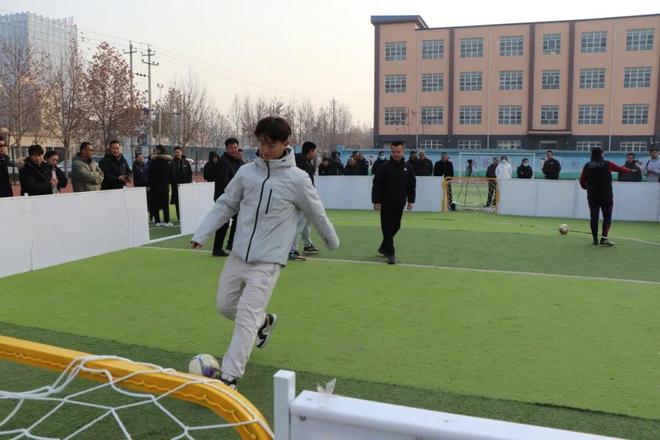 校园足球培训_深州市体育局足球发展_3V3足球培训
