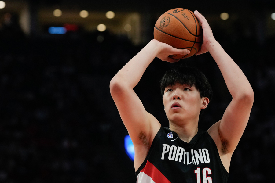 欢迎来到NBA!还需时间适应,却遭遇主教练赛后被捕,杨瀚森的开局很特别