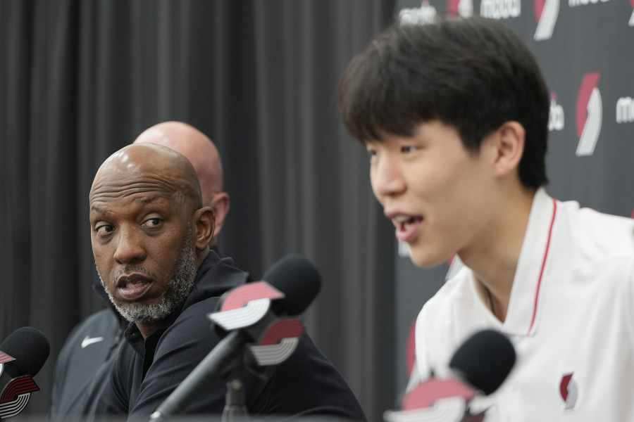 欢迎来到NBA!还需时间适应,却遭遇主教练赛后被捕,杨瀚森的开局很特别