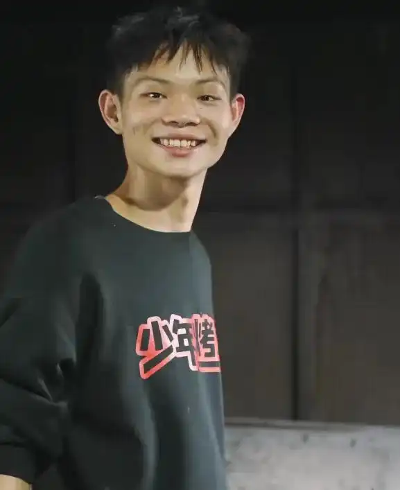 16岁“烤鸡少年”喜提迈巴赫？本人回应