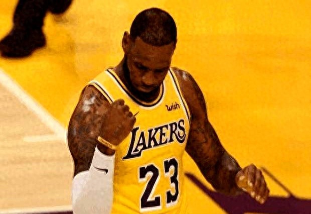 湖人2分险胜爵士，詹姆斯全场四次扣篮，宝刀不老