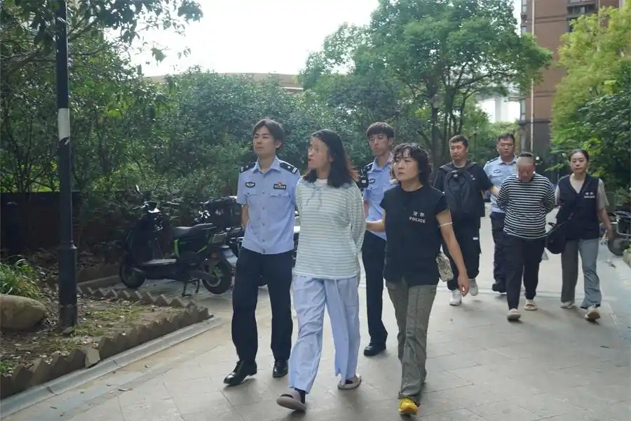新型职业闭店人合同诈骗案_上海警方揪出“职业闭店人”_上海经侦捣毁恶意闭店团伙