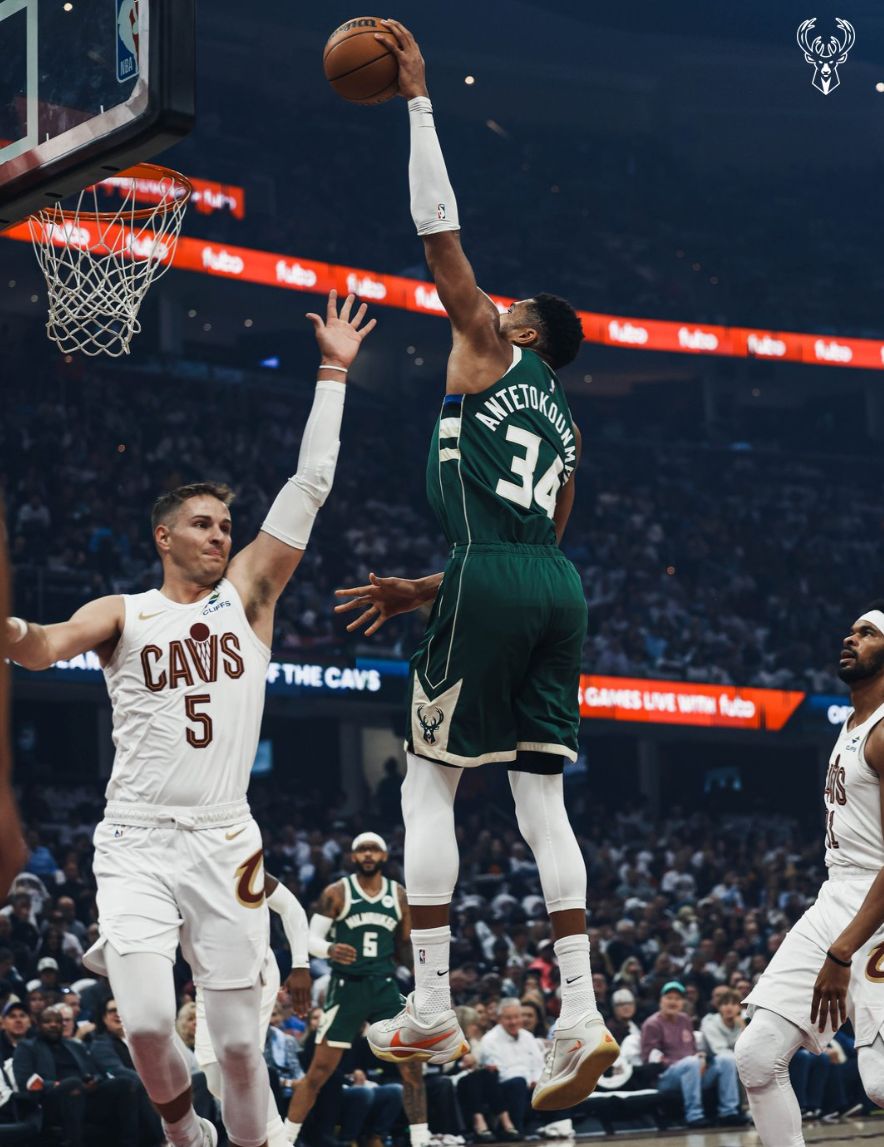 扬尼斯空砍40+14+9显悲凉!雄鹿攻防两端全靠他 美记:队史最佳