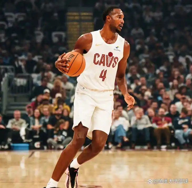 骑士险胜雄鹿!米切尔24+4莫布里立功,特纳13+6,字母40+9难救主