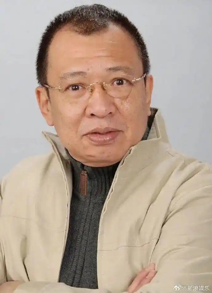 76岁知名港星许绍雄病危入院,一辈子都在当“绿叶”却是名门之后,是TVB第一个开奔驰上班的艺人 76岁知名港星许绍雄病危入院,一辈子都在当“绿叶”却是名门之后,是TVB第一个开奔驰上班的艺人