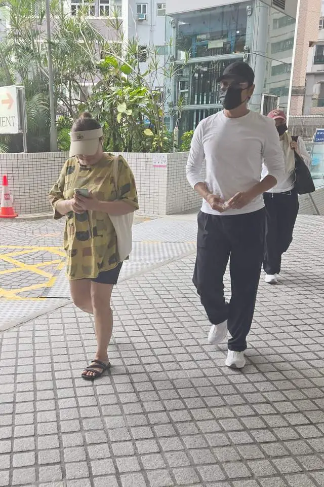 突发!曝76岁许绍雄病危,日前早有征兆,多名艺人探望,神情紧张