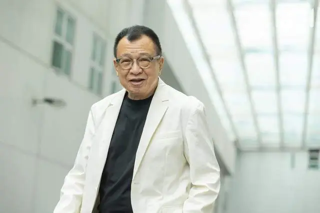 突发!曝76岁许绍雄病危,日前早有征兆,多名艺人探望,神情紧张