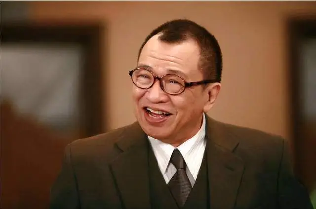 突发!曝76岁许绍雄病危,日前早有征兆,多名艺人探望,神情紧张