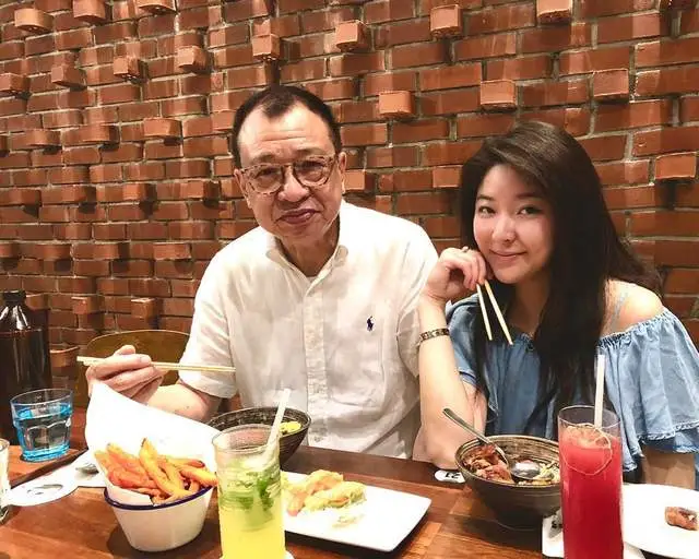 突发!曝76岁许绍雄病危,日前早有征兆,多名艺人探望,神情紧张