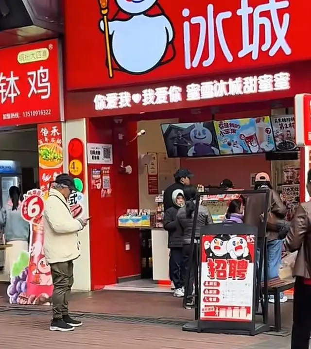 郭晶晶霍启刚节俭生活_霍震霆郭晶晶蜜雪冰城_霍震霆分享霍家育儿观