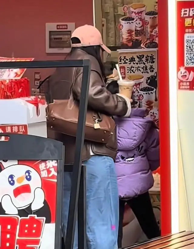 霍震霆分享霍家育儿观_郭晶晶霍启刚节俭生活_霍震霆郭晶晶蜜雪冰城