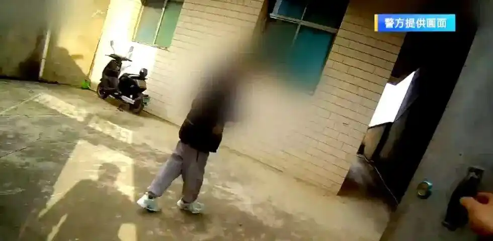 云南昆明小学生报警事件_9岁男孩报警母亲呼吸困难_妈妈看孩子作业气得呼吸性碱中毒