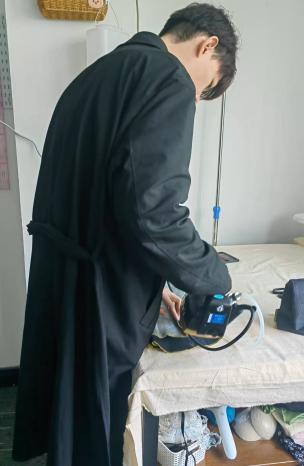 年轻人DIY服装200元做出大牌同款 成本仅为售价四分之一(2)